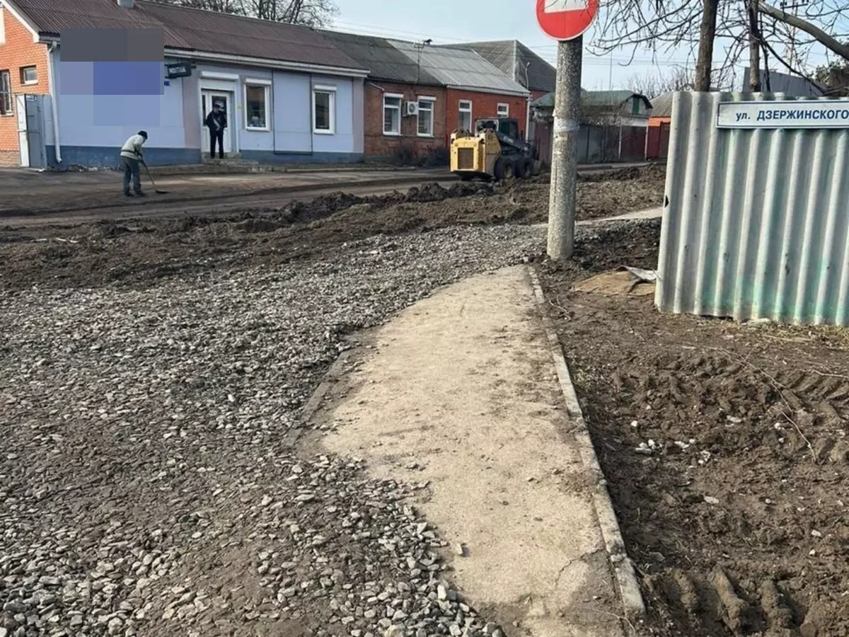 В Таганроге двое рабочих отравились газом при ремонте канализационного коллектора