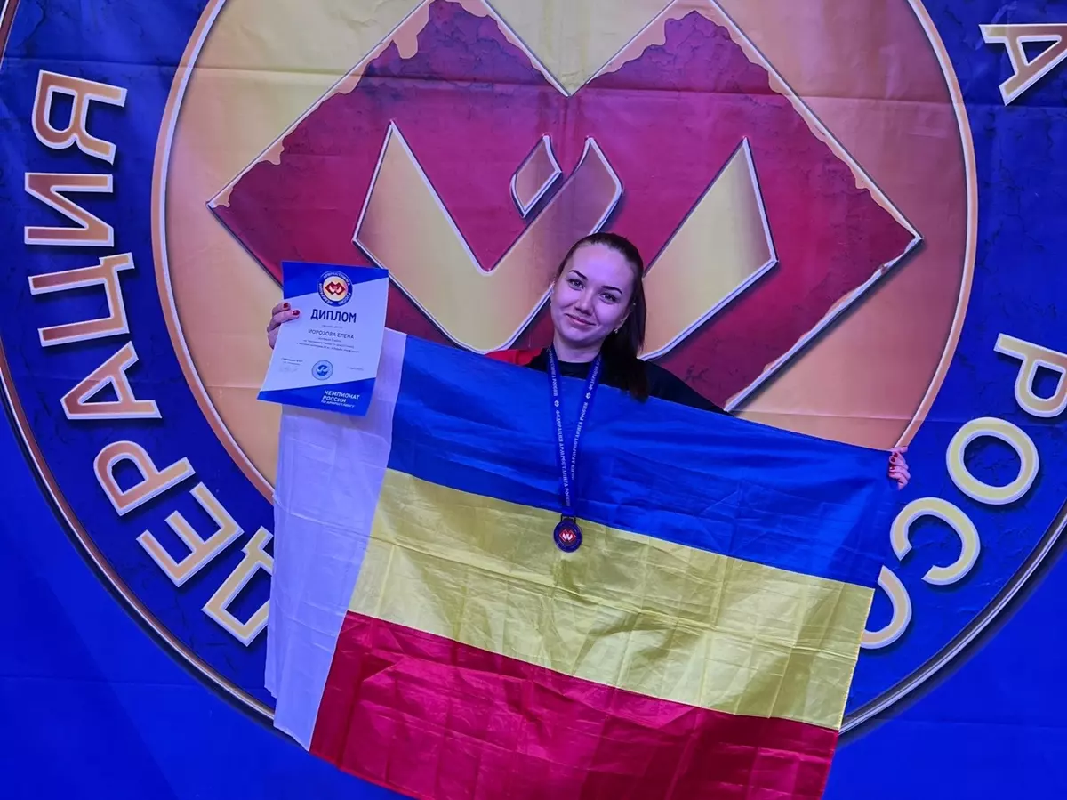Сотрудница правительства Ростовской области завоевала бронзу на чемпионате России по армрестлингу
